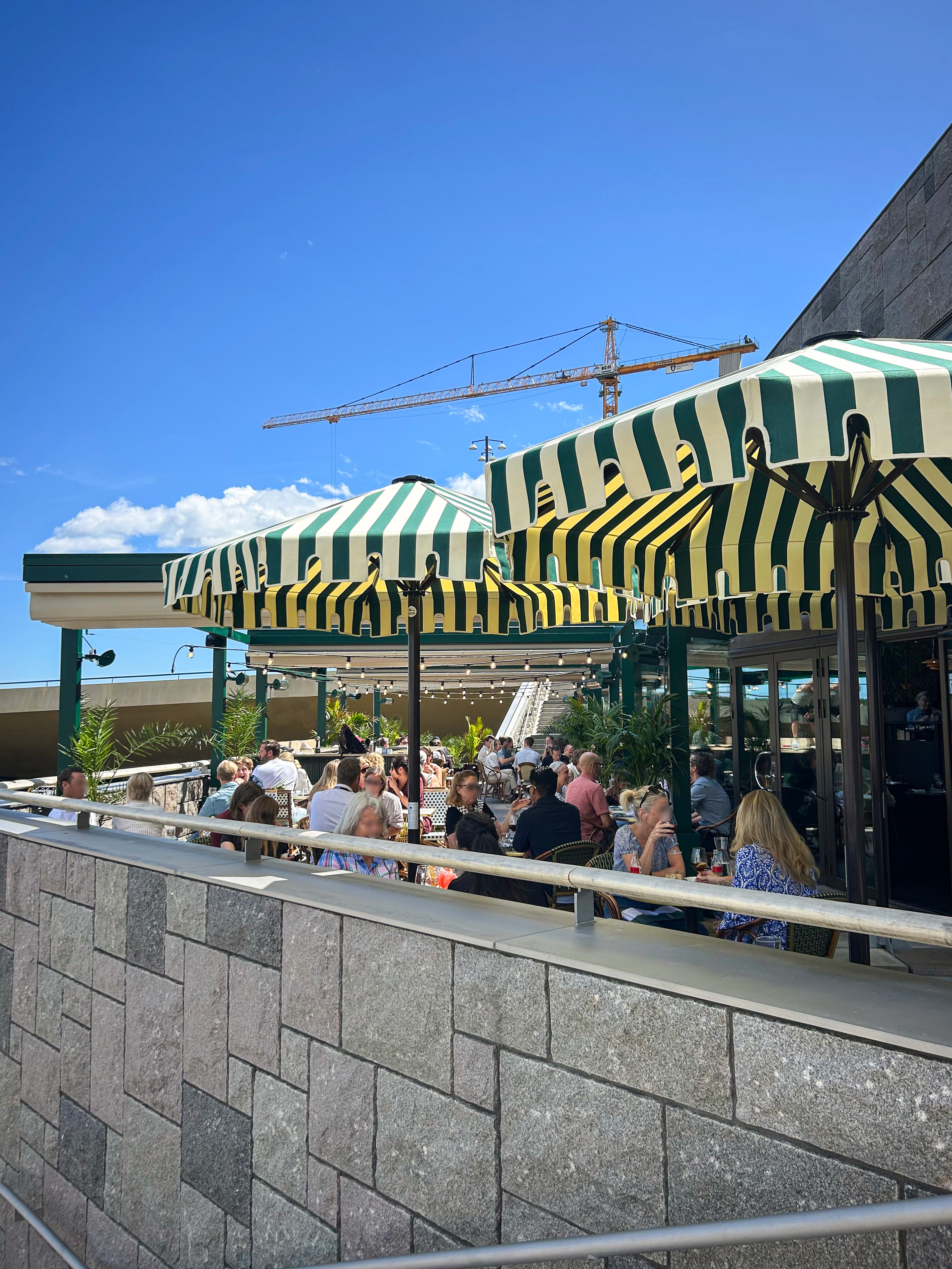 Uteservering & skyltning för Brasserie Astrid på Mälarterrassen – PS-projekt