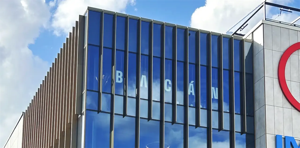 bacan-invändig-skylt